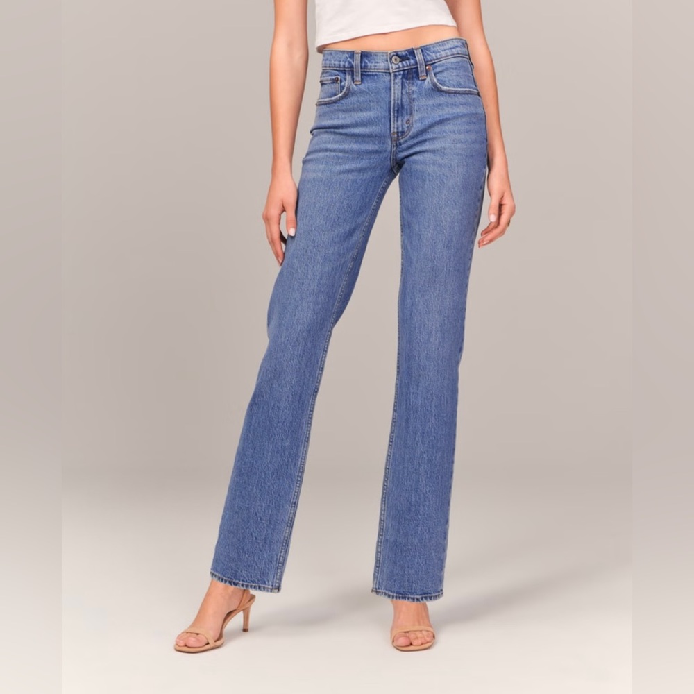 Abercrombie & Fitch - Mid Rise 90s Straight Jean, size 30L in Medium wash